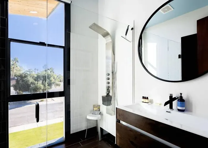 Jay-z's Architect: Sophisticated Modern Pool Holiday home