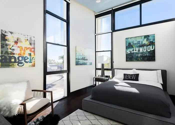 Jay-z's Architect: Sophisticated Modern Pool Holiday home