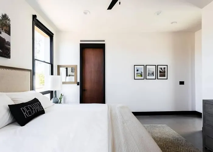 Jay-z's Architect: Sophisticated Modern Pool Holiday home *