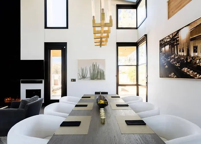 Jay-z's Architect: Sophisticated Modern Pool *
