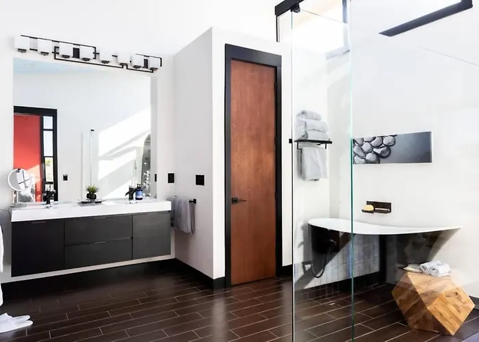 Jay-z's Architect: Sophisticated Modern Pool
