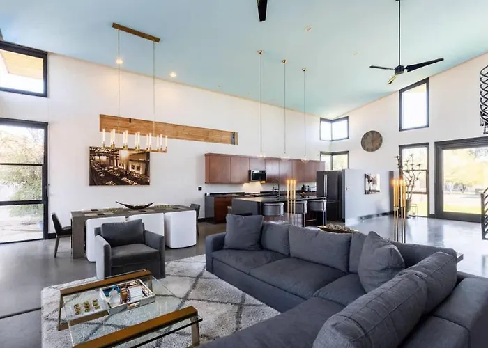 Holiday home Jay-z's Architect: Sophisticated Modern Pool *