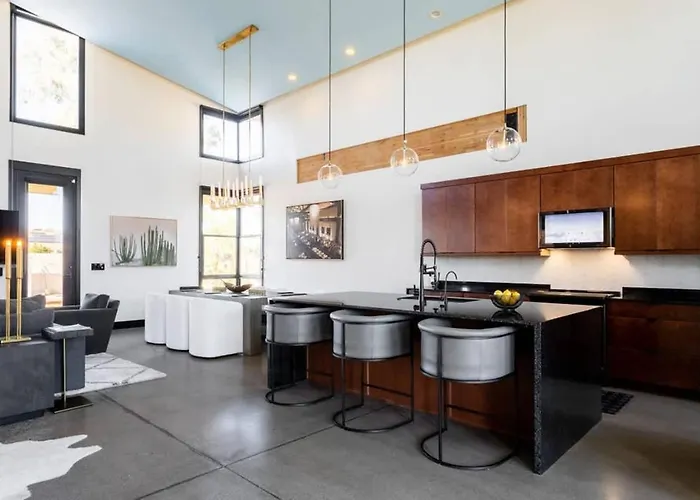 Jay-z's Architect: Sophisticated Modern Pool *