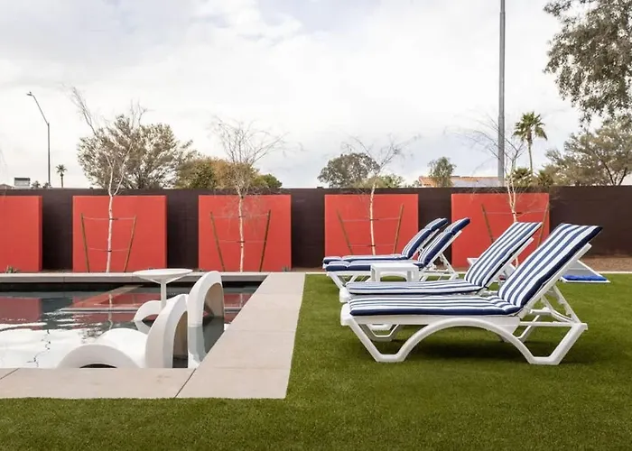 Jay-z's Architect: Sophisticated Modern Pool Holiday home Phoenix