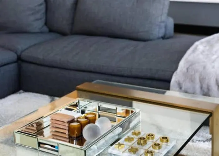 Jay-z's Architect: Sophisticated Modern Pool *