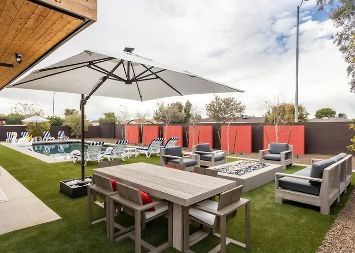 Jay-z's Architect: Sophisticated Modern Pool * Phoenix